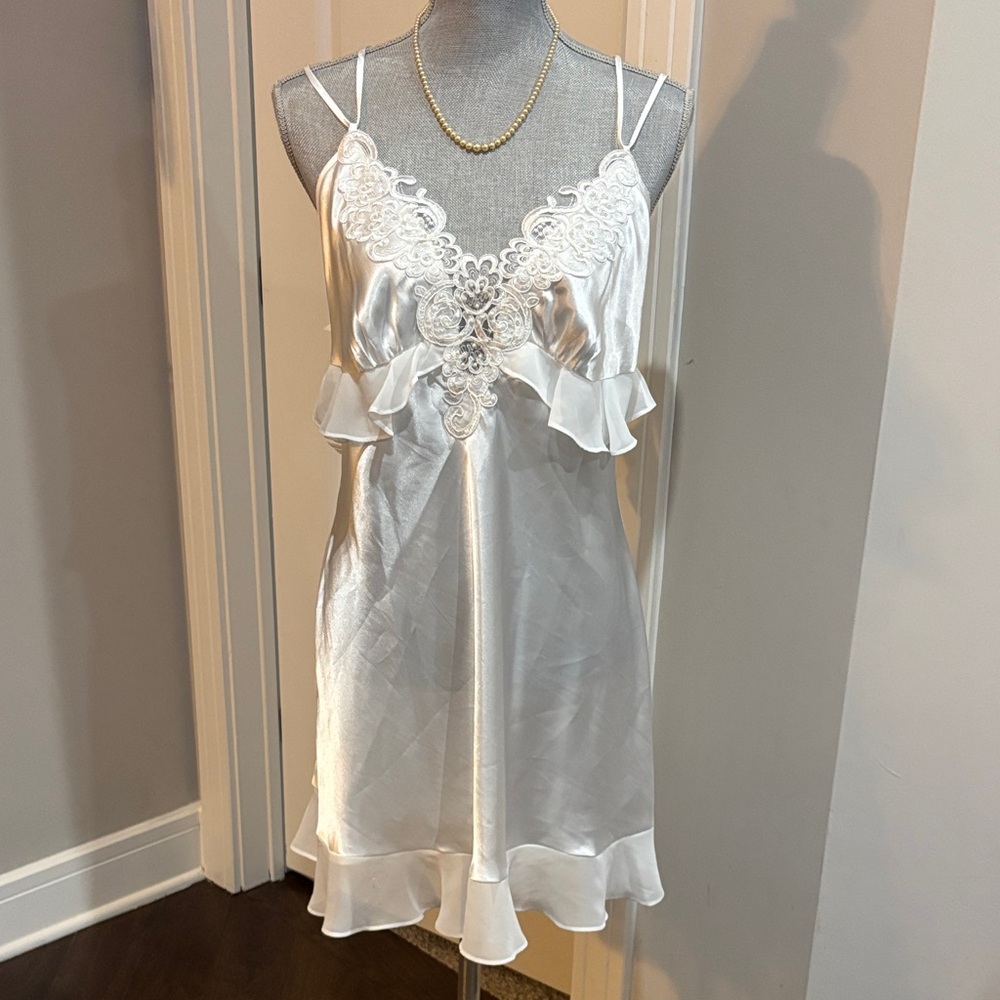 Linea Donatella white Lace Trim satin chemise nightgown size large